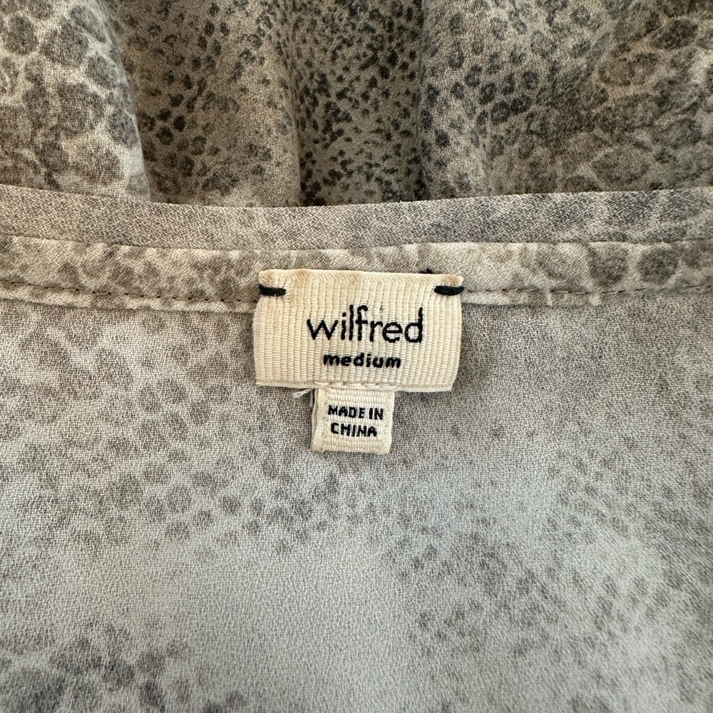 Aritzia Wilfred Y2K Snakeskin Peplum V Neck Top (Size Medium) - Picture 7 of 8